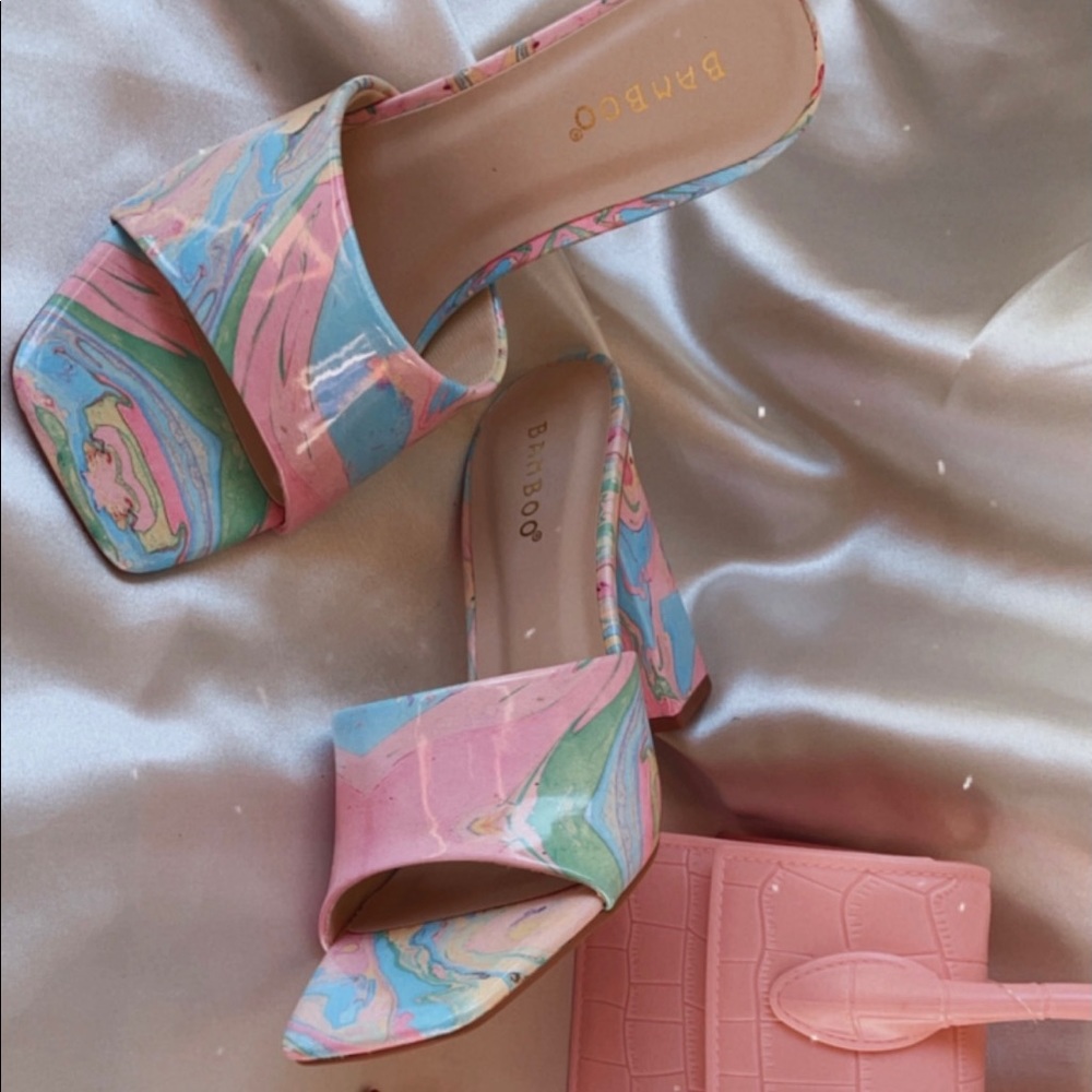 Retro Heels - Picture 2 of 2